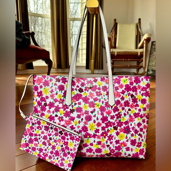 Kate Spade New York “Molly” Floral Tote with Matching Pouch. Like brand new! ♠️ - Picture 2 of 12